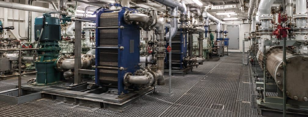 Heat exchanger installed in an engine room